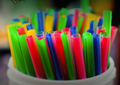 Reducción de sorbetes y vasos plásticos